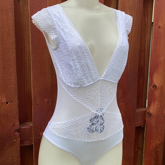 Lace Mesh Bodysuit Size L - Picture 2 of 9